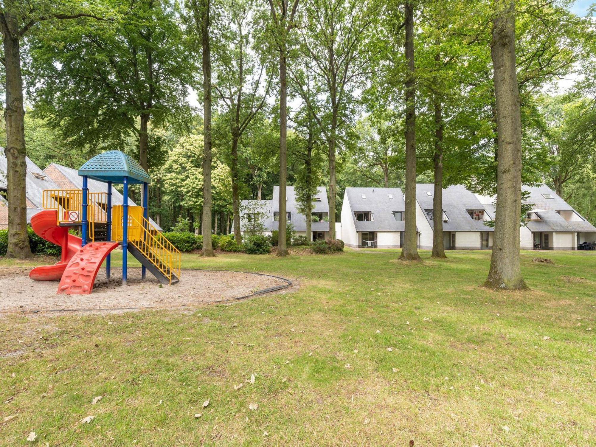 Snug Apartment In Houthalen Oost With Heated Pool เกงค์ ภายนอก รูปภาพ